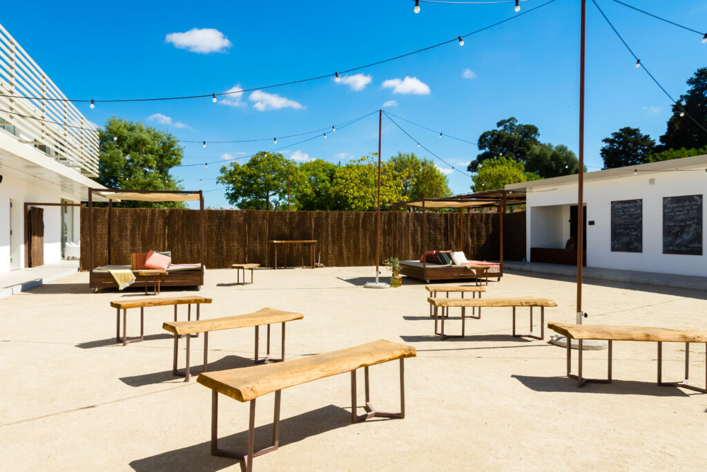 alojamento - esplanada lateral