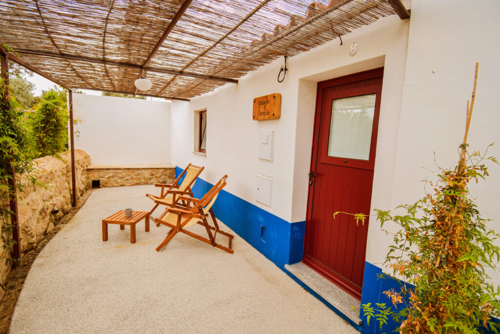 Alojamento - T0- entrada com cadeiras