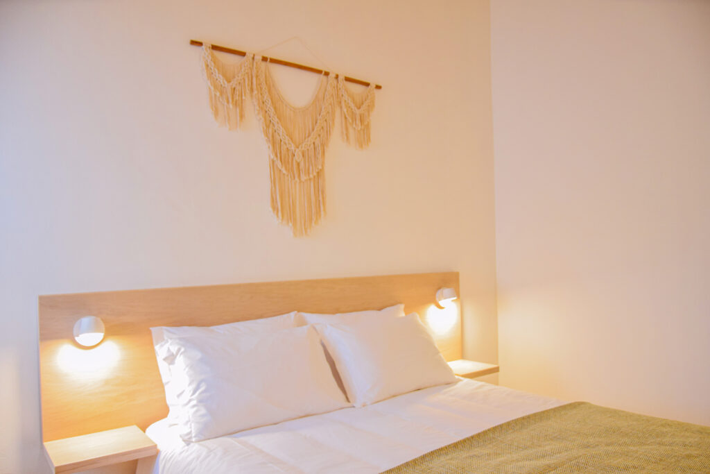 Alojamento - t1-quarto detalhe em macrame